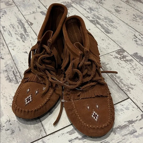 Manitobah Harvester Lined size 8 - Picture 2 of 4